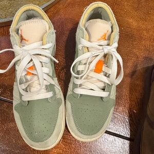 Jordan Kids Sneakers in Green and Cream